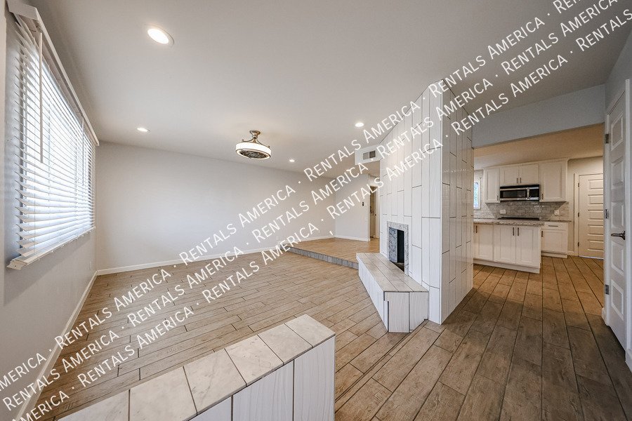 3 bedroom 2 bathroom + Sun Room in Tempe! NO HOA! property image