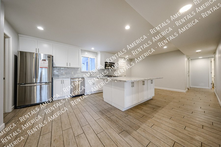 3 bedroom 2 bathroom + Sun Room in Tempe! NO HOA! property image