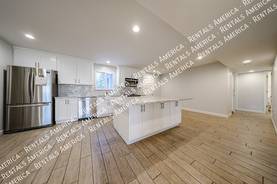 3 bedroom 2 bathroom + Sun Room in Tempe! NO HOA! property image