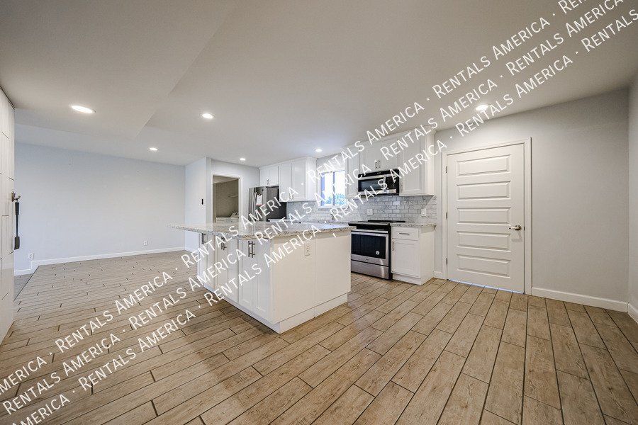 3 bedroom 2 bathroom + Sun Room in Tempe! NO HOA! property image