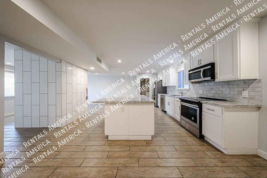 3 bedroom 2 bathroom + Sun Room in Tempe! NO HOA! property image