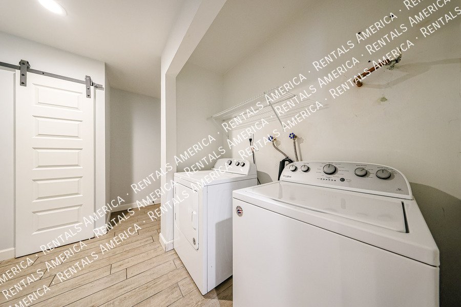 3 bedroom 2 bathroom + Sun Room in Tempe! NO HOA! property image