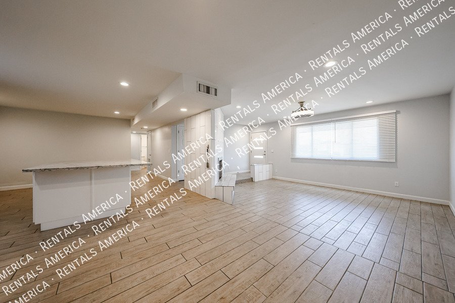 3 bedroom 2 bathroom + Sun Room in Tempe! NO HOA! property image