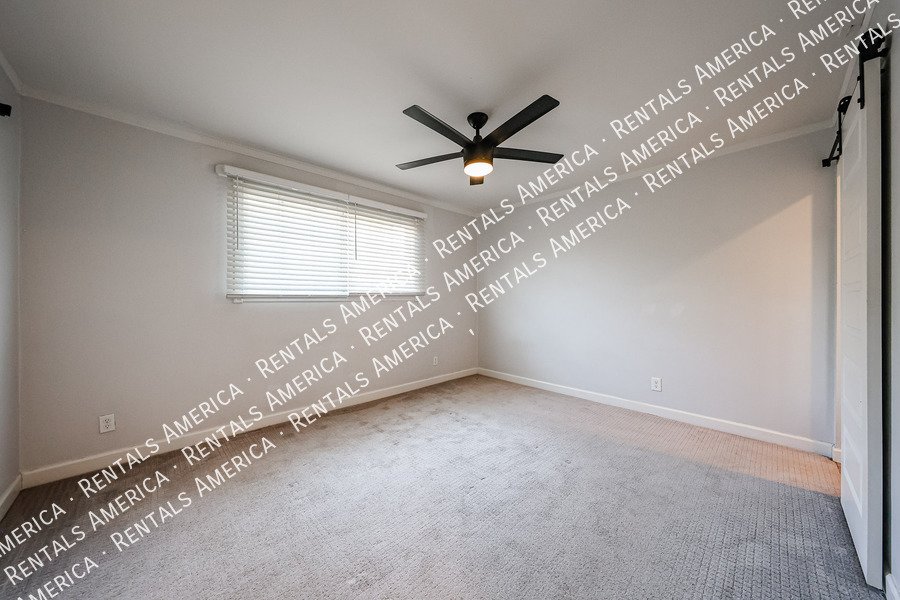 3 bedroom 2 bathroom + Sun Room in Tempe! NO HOA! property image