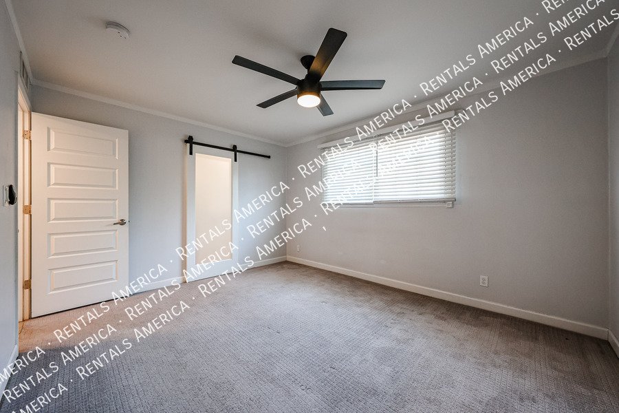 3 bedroom 2 bathroom + Sun Room in Tempe! NO HOA! property image