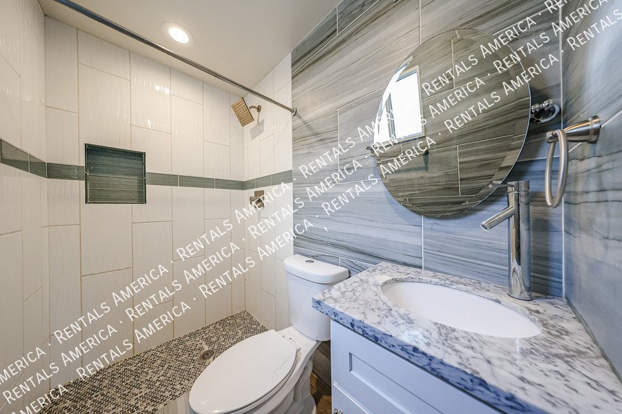 3 bedroom 2 bathroom + Sun Room in Tempe! NO HOA! property image