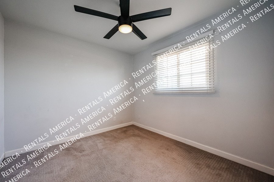 3 bedroom 2 bathroom + Sun Room in Tempe! NO HOA! property image