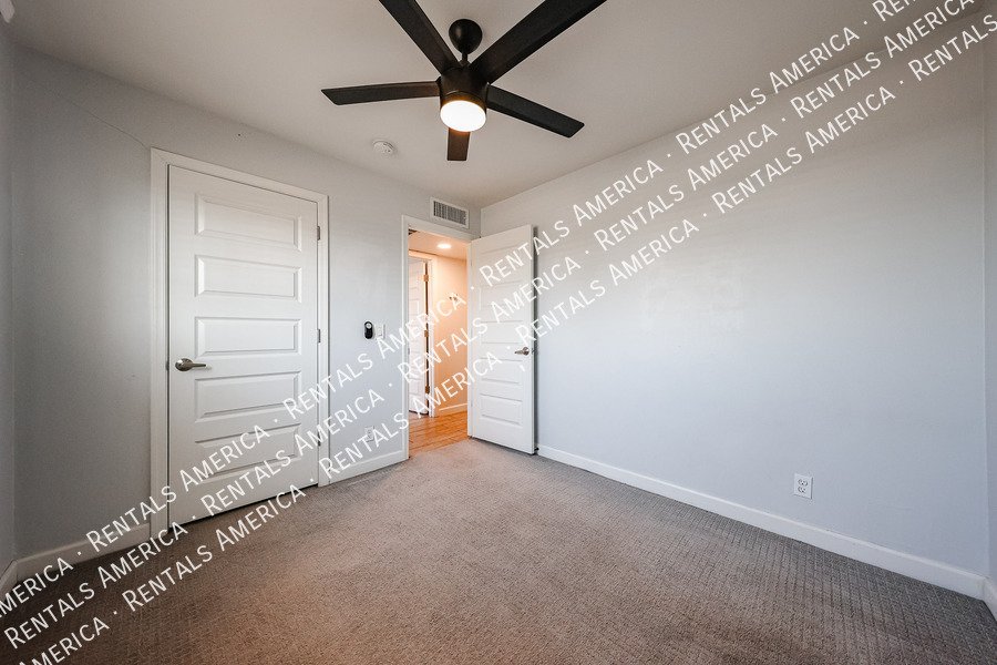 3 bedroom 2 bathroom + Sun Room in Tempe! NO HOA! property image
