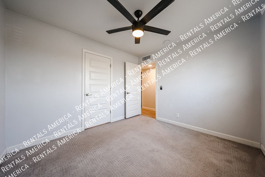 3 bedroom 2 bathroom + Sun Room in Tempe! NO HOA! property image