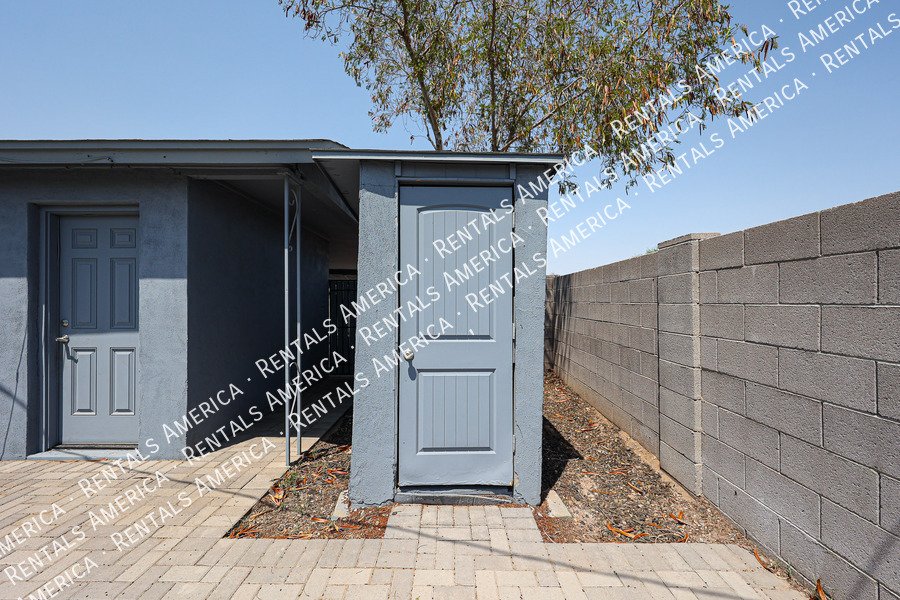 3 bedroom 2 bathroom + Sun Room in Tempe! NO HOA! property image