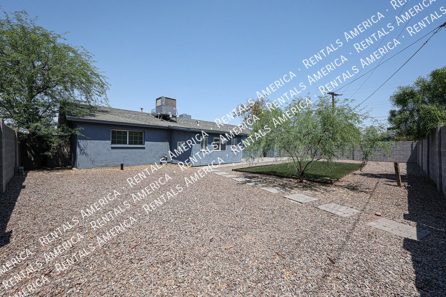 3 bedroom 2 bathroom + Sun Room in Tempe! NO HOA! property image
