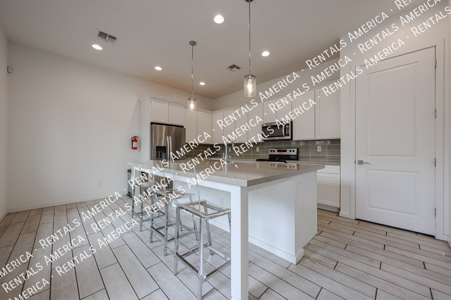 Available 3 Bedroom 2.5 Bath Tempe Townhome property image