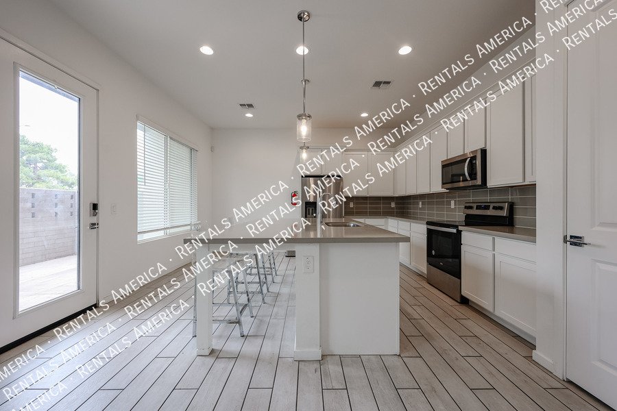 Available 3 Bedroom 2.5 Bath Tempe Townhome property image
