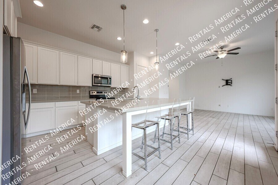 Available 3 Bedroom 2.5 Bath Tempe Townhome property image