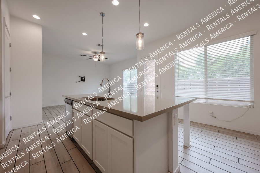 Available 3 Bedroom 2.5 Bath Tempe Townhome property image