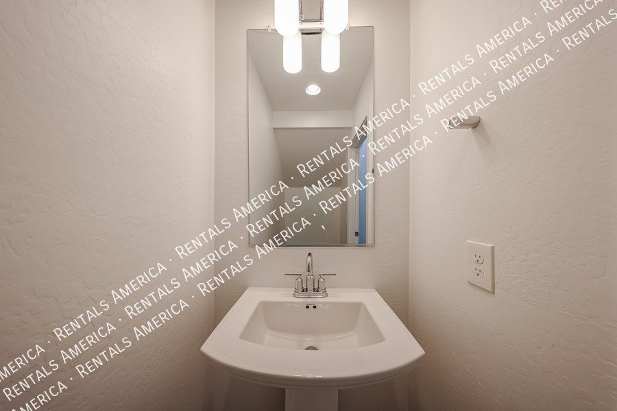 Available 3 Bedroom 2.5 Bath Tempe Townhome property image