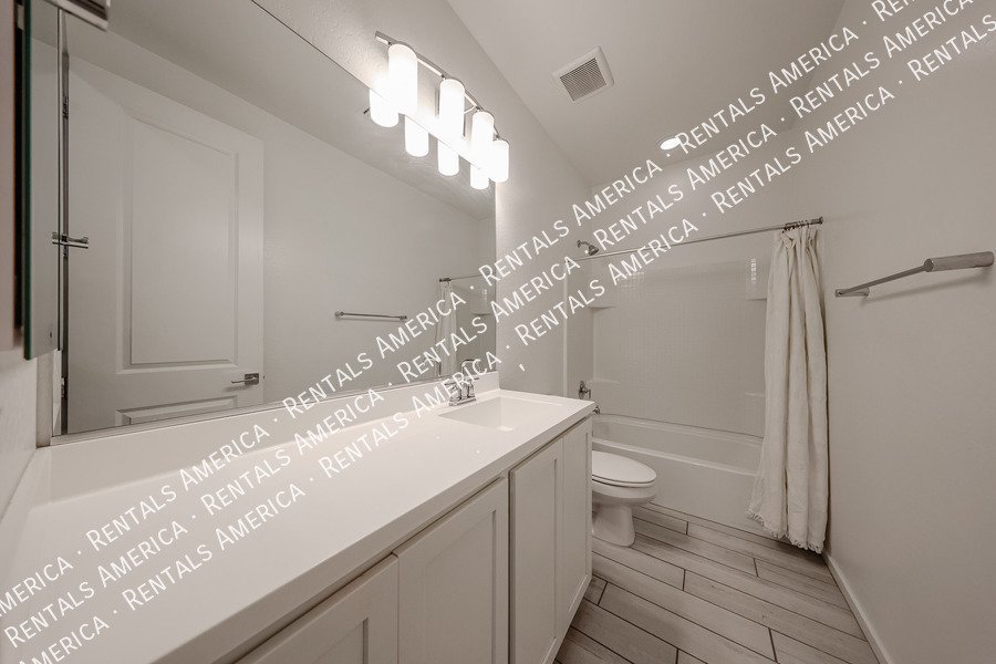 Available 3 Bedroom 2.5 Bath Tempe Townhome property image