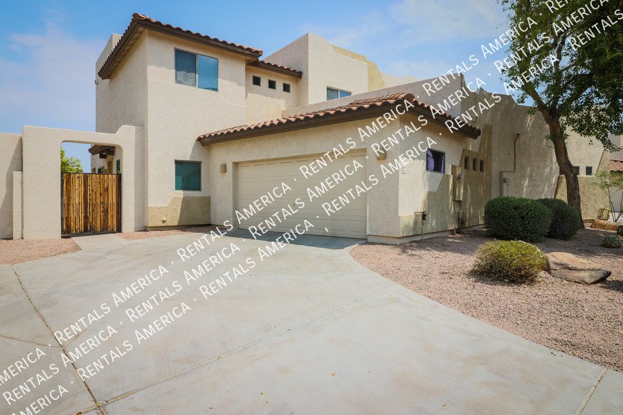 Large 3 Bedroom Mesa Townhome With Loft & Garage!!! property image