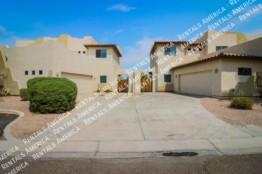 Large 3 Bedroom Mesa Townhome With Loft & Garage!!! property image