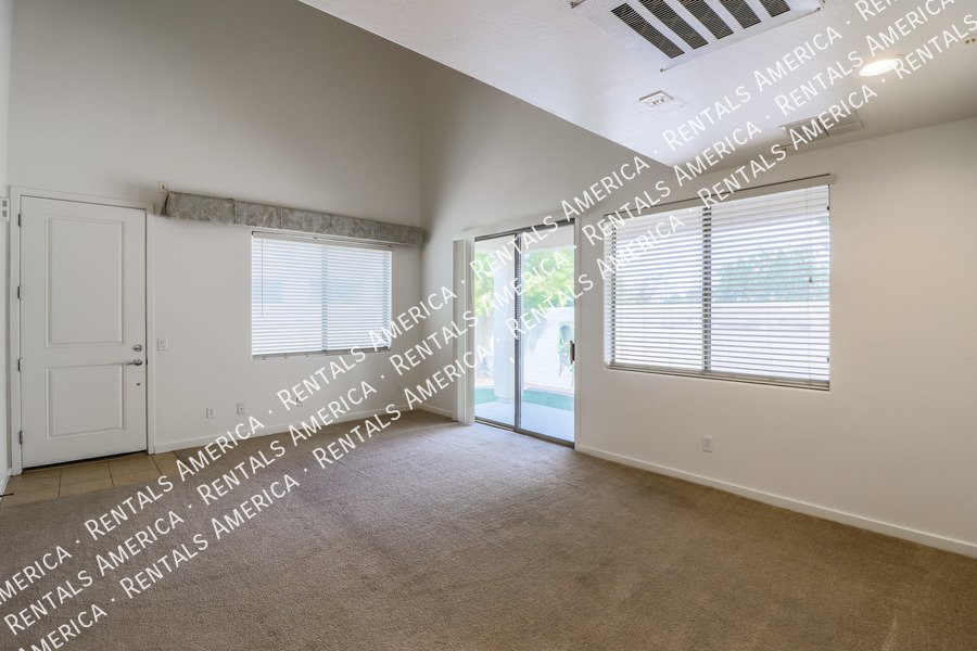 Large 3 Bedroom Mesa Townhome With Loft & Garage!!! property image