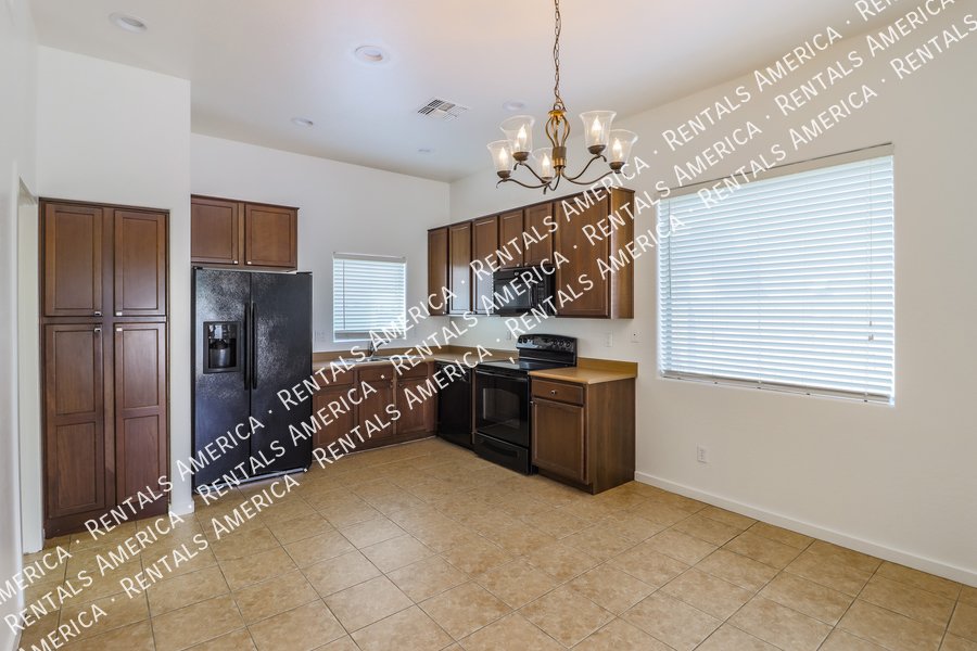Large 3 Bedroom Mesa Townhome With Loft & Garage!!! property image