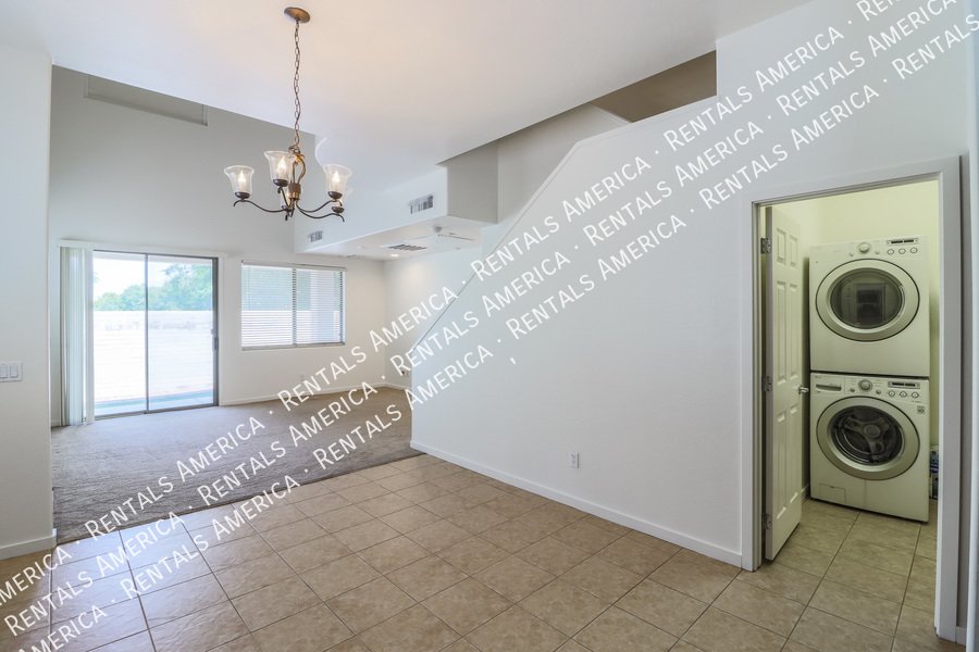 Large 3 Bedroom Mesa Townhome With Loft & Garage!!! property image