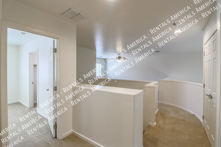 Large 3 Bedroom Mesa Townhome With Loft & Garage!!! property image
