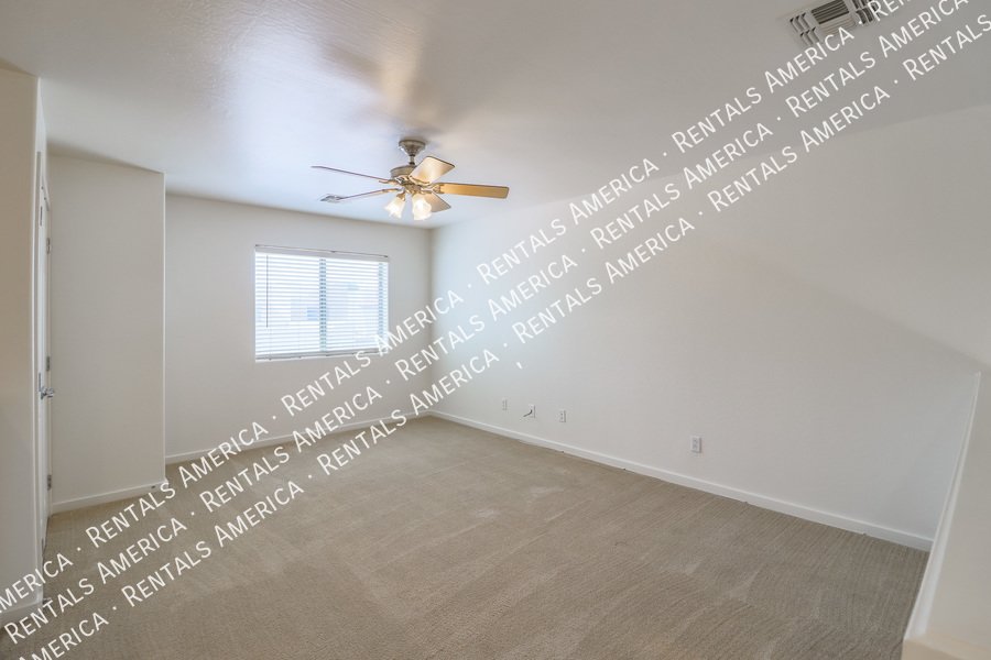 Large 3 Bedroom Mesa Townhome With Loft & Garage!!! property image