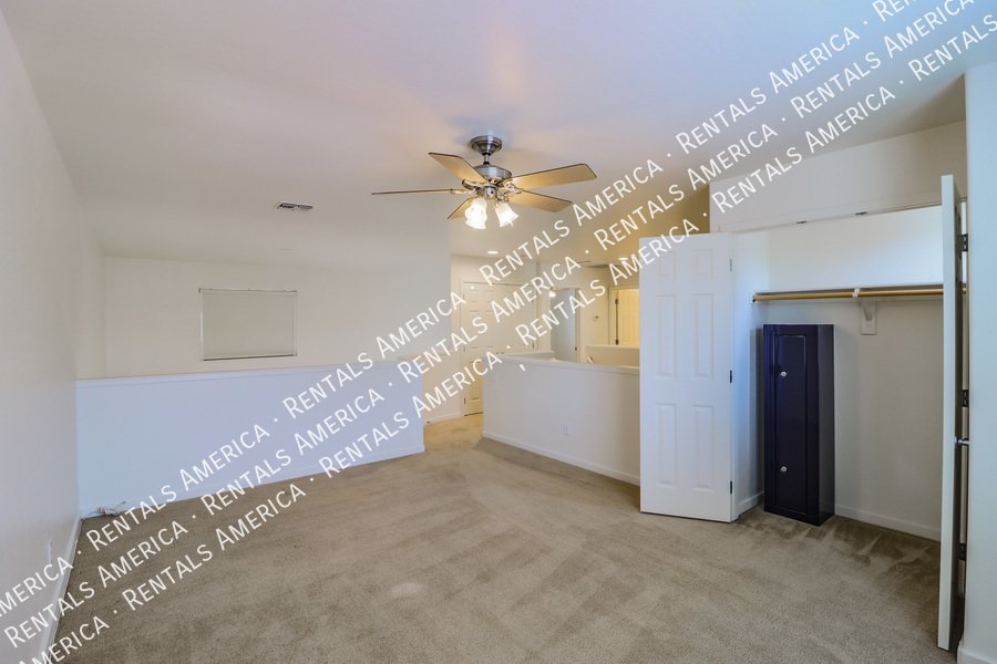 Large 3 Bedroom Mesa Townhome With Loft & Garage!!! property image
