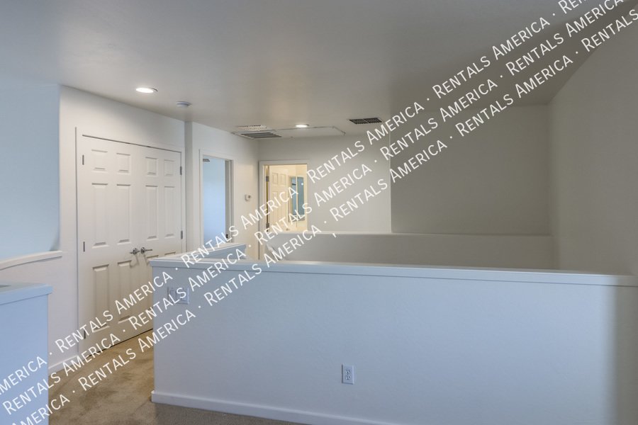 Large 3 Bedroom Mesa Townhome With Loft & Garage!!! property image