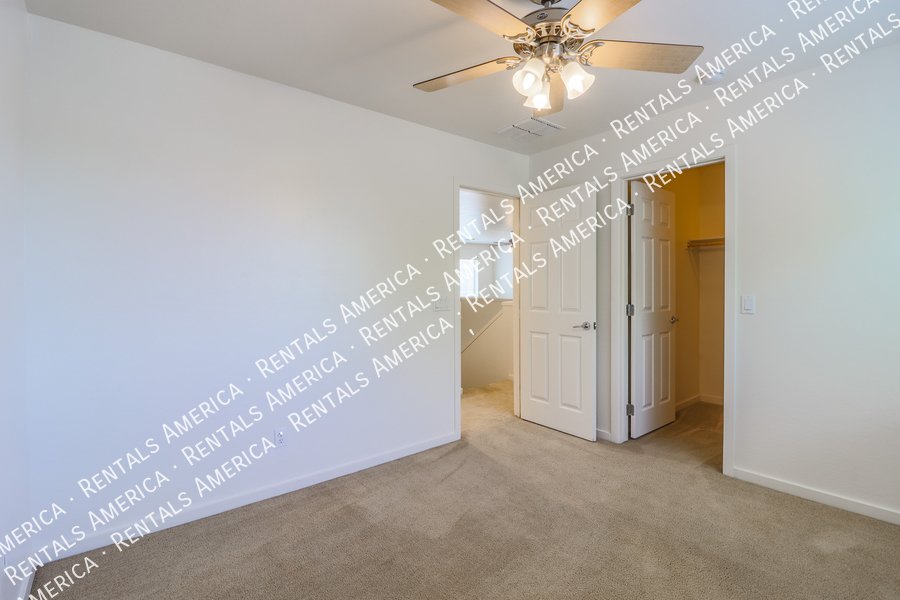 Large 3 Bedroom Mesa Townhome With Loft & Garage!!! property image
