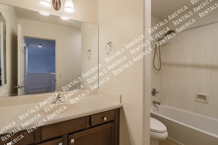 Large 3 Bedroom Mesa Townhome With Loft & Garage!!! property image