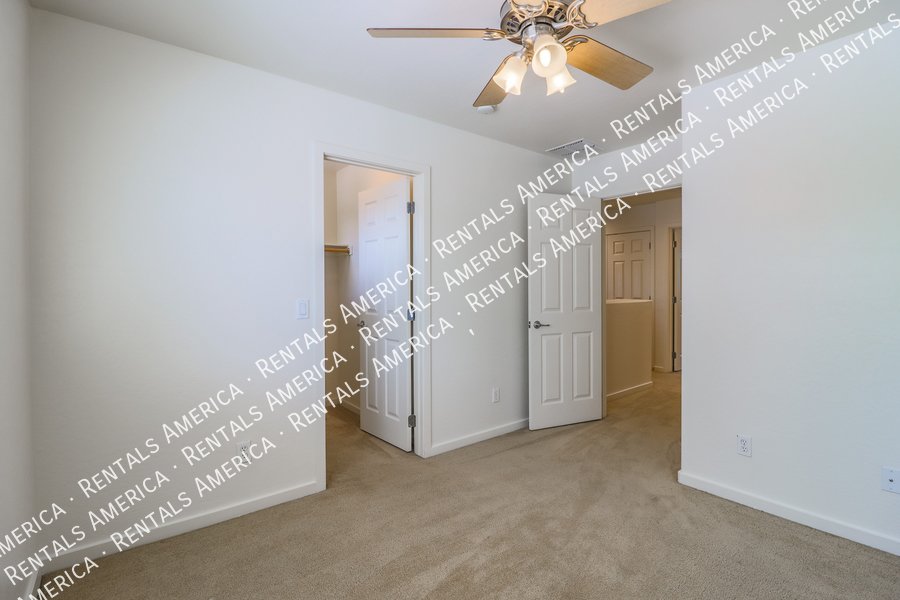 Large 3 Bedroom Mesa Townhome With Loft & Garage!!! property image