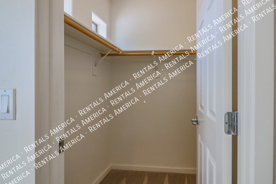 Large 3 Bedroom Mesa Townhome With Loft & Garage!!! property image