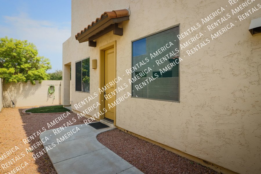 Large 3 Bedroom Mesa Townhome With Loft & Garage!!! property image