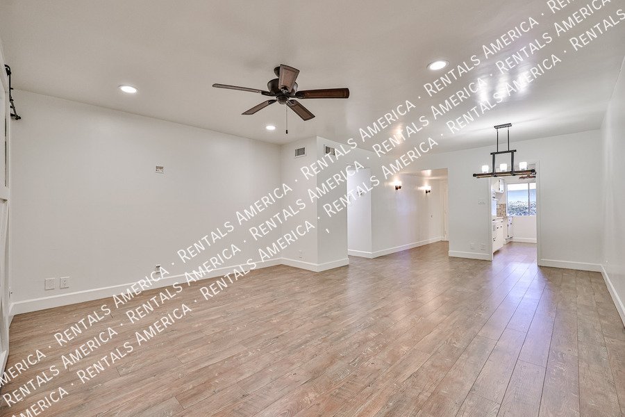 Spacious Upstairs 2BD 2BA Condo in Central Phoenix! property image