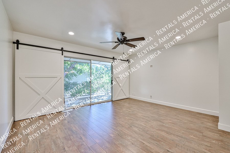 Spacious Upstairs 2BD 2BA Condo in Central Phoenix! property image