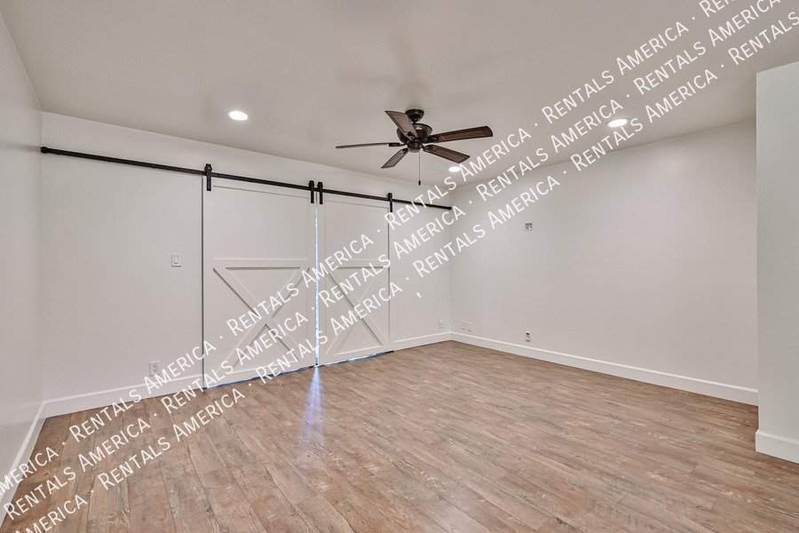 Spacious Upstairs 2BD 2BA Condo in Central Phoenix! property image