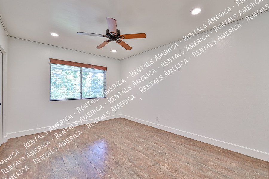 Spacious Upstairs 2BD 2BA Condo in Central Phoenix! property image