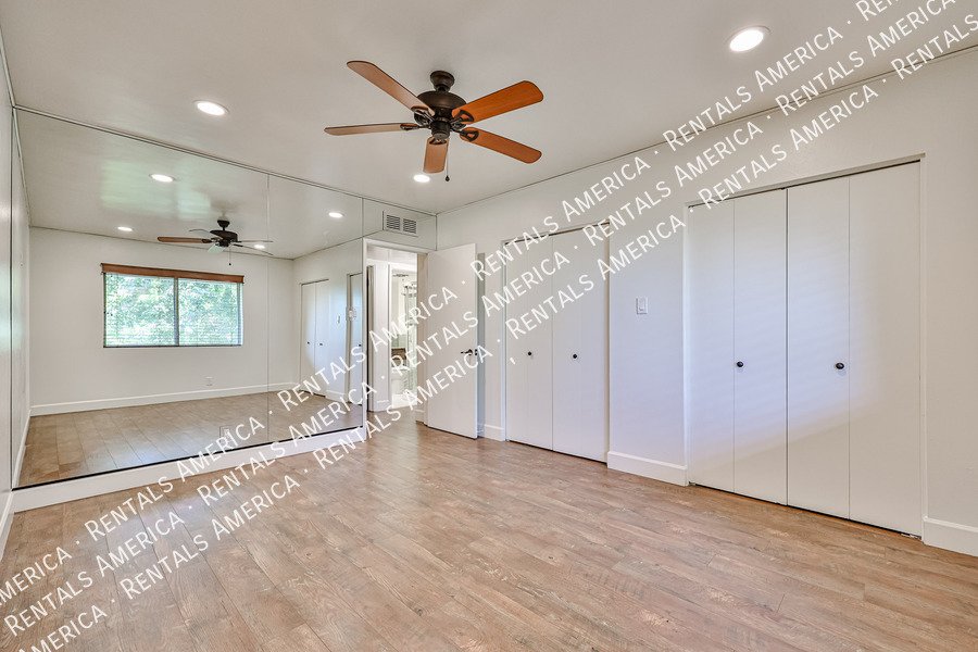 Spacious Upstairs 2BD 2BA Condo in Central Phoenix! property image
