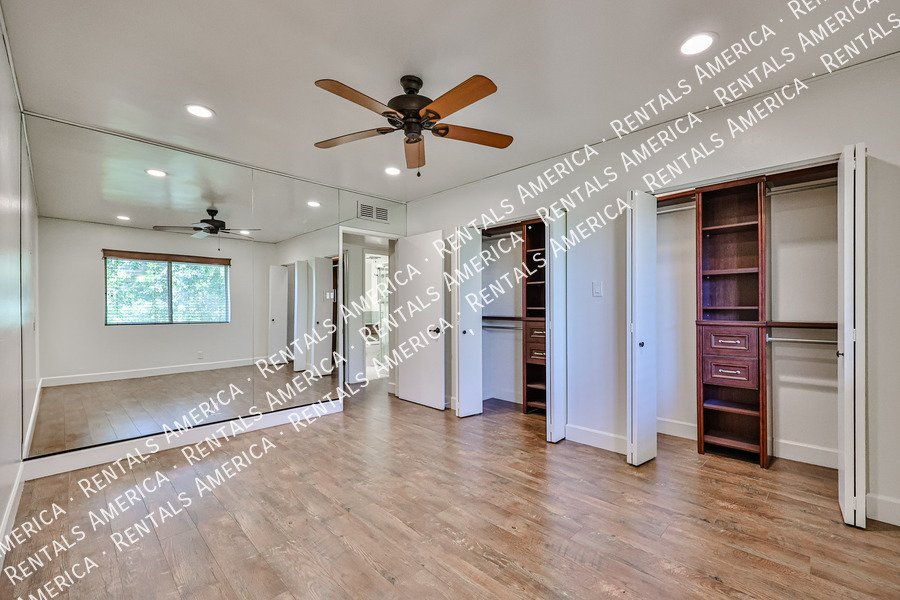 Spacious Upstairs 2BD 2BA Condo in Central Phoenix! property image
