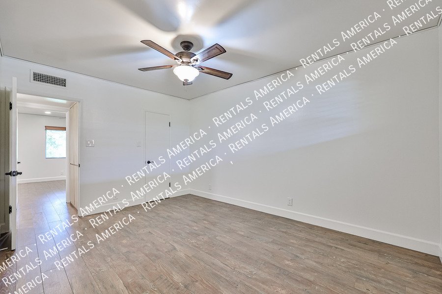 Spacious Upstairs 2BD 2BA Condo in Central Phoenix! property image