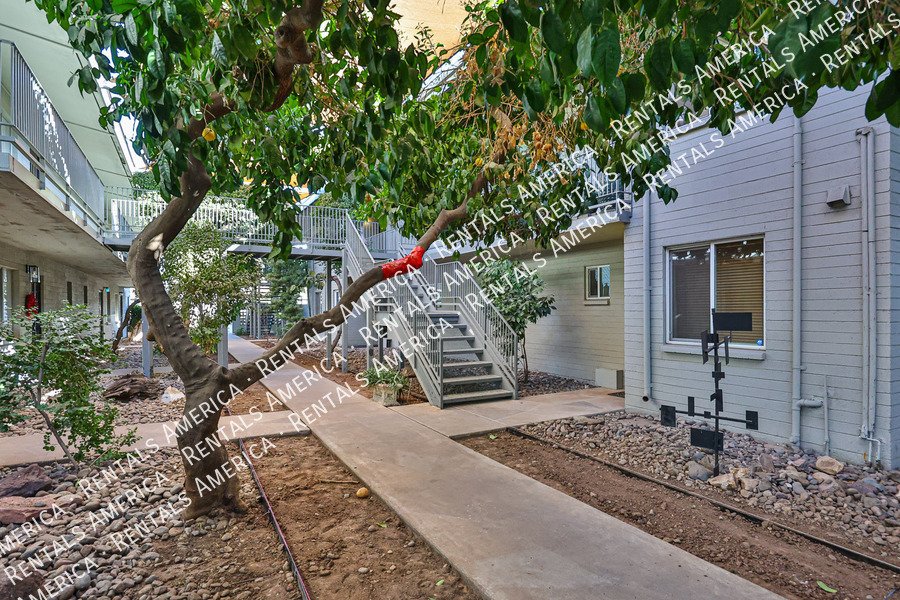 Spacious Upstairs 2BD 2BA Condo in Central Phoenix! property image