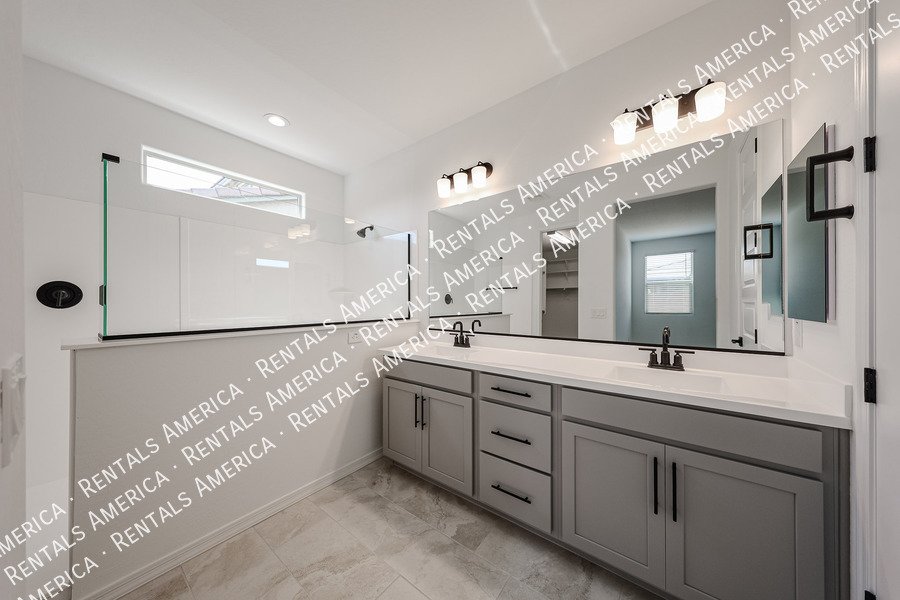 Move in Special!!! - Be the First Renter of a Brand New Home!!! property image