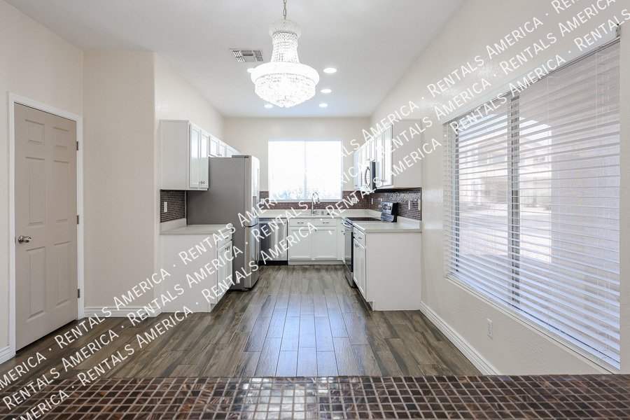 MOVE IN SPECIAL!!!!! 3 BEDROOM! property image