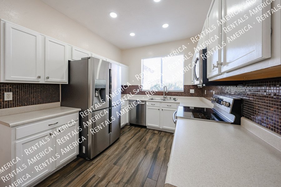 MOVE IN SPECIAL!!!!! 3 BEDROOM! property image