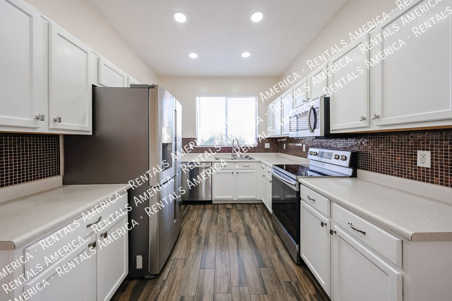 MOVE IN SPECIAL!!!!! 3 BEDROOM! property image