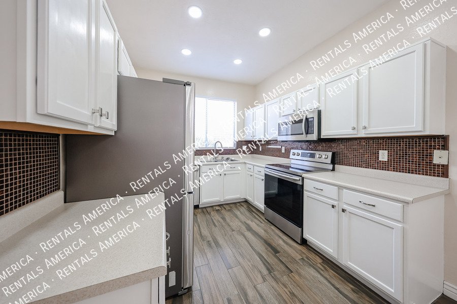 MOVE IN SPECIAL!!!!! 3 BEDROOM! property image