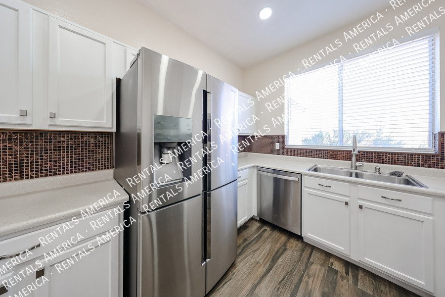 MOVE IN SPECIAL!!!!! 3 BEDROOM! property image