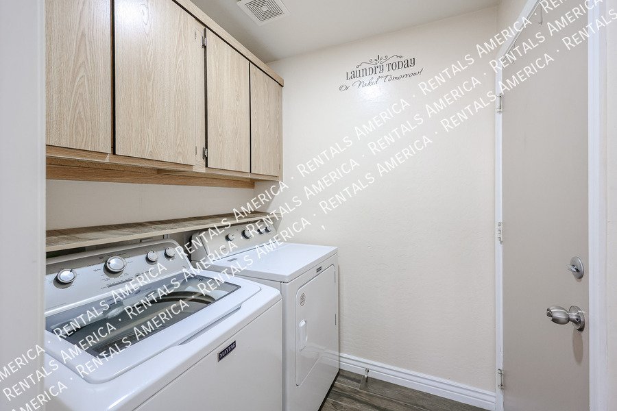 MOVE IN SPECIAL!!!!! 3 BEDROOM! property image